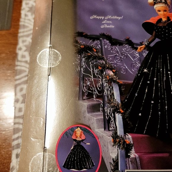 1998 Vintage Happy Holiday's Barbie - Picture 2 of 3